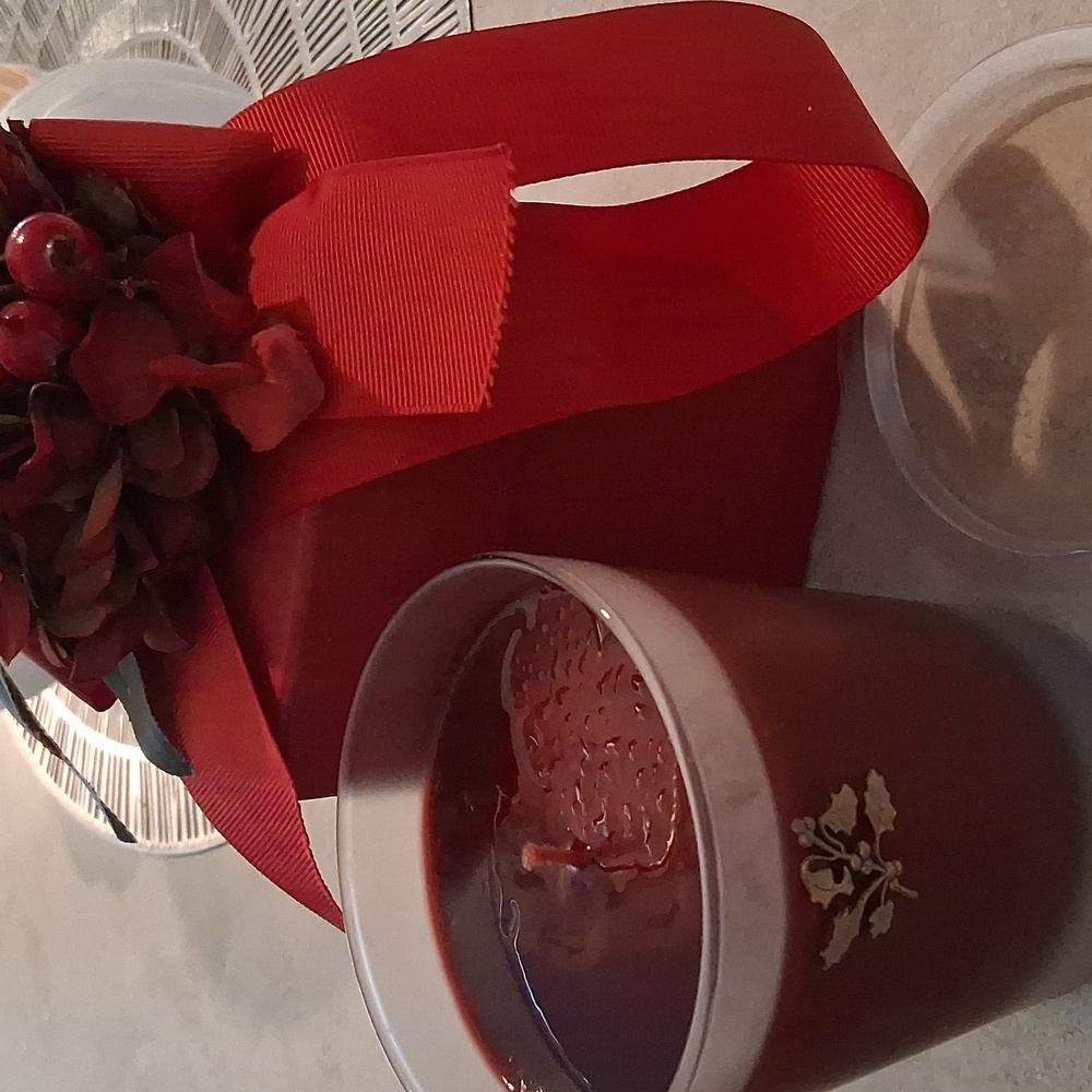 Lovely Lux Brand Boxed Candle - Picture 5 of 5
